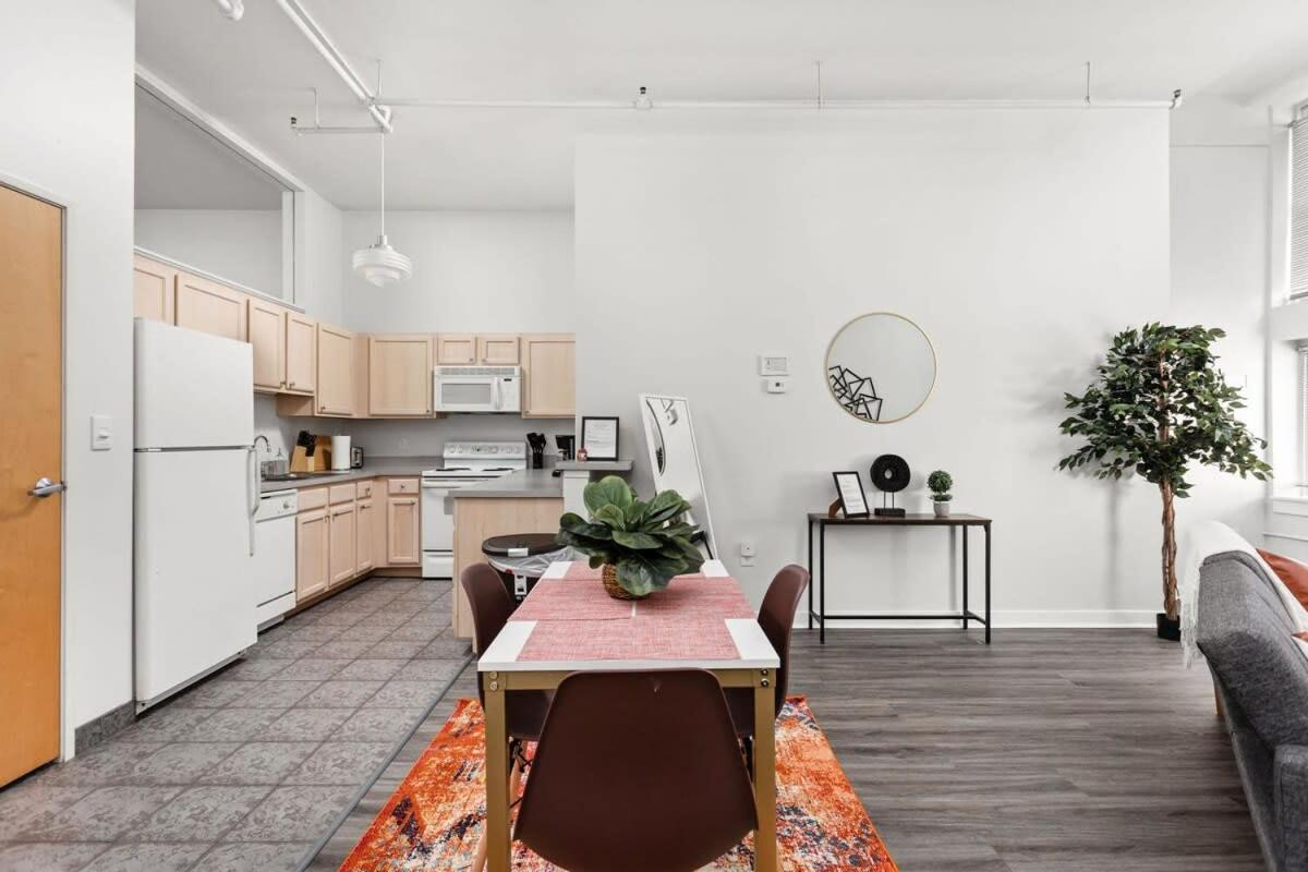 Modern Downtown Apartment 2Br 2Ba By Cozysuites Індіанаполіс Екстер'єр фото