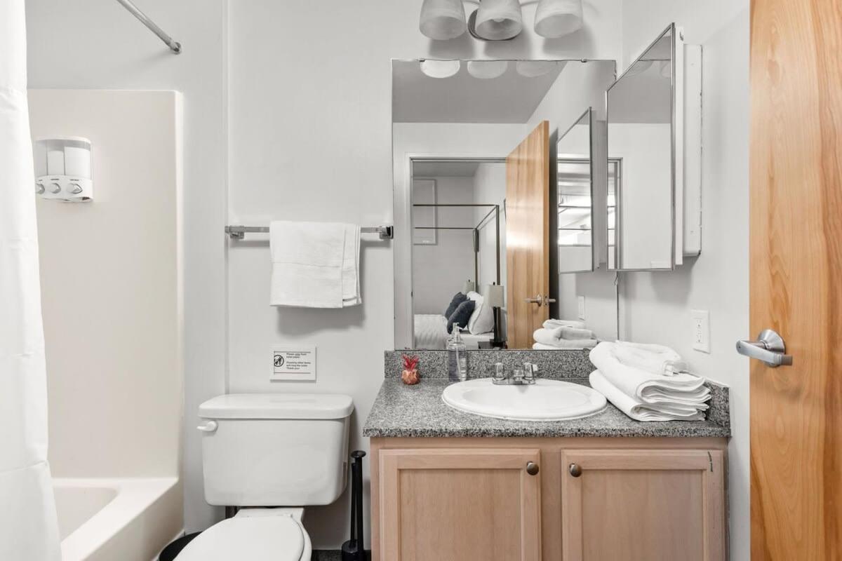 Modern Downtown Apartment 2Br 2Ba By Cozysuites Індіанаполіс Екстер'єр фото